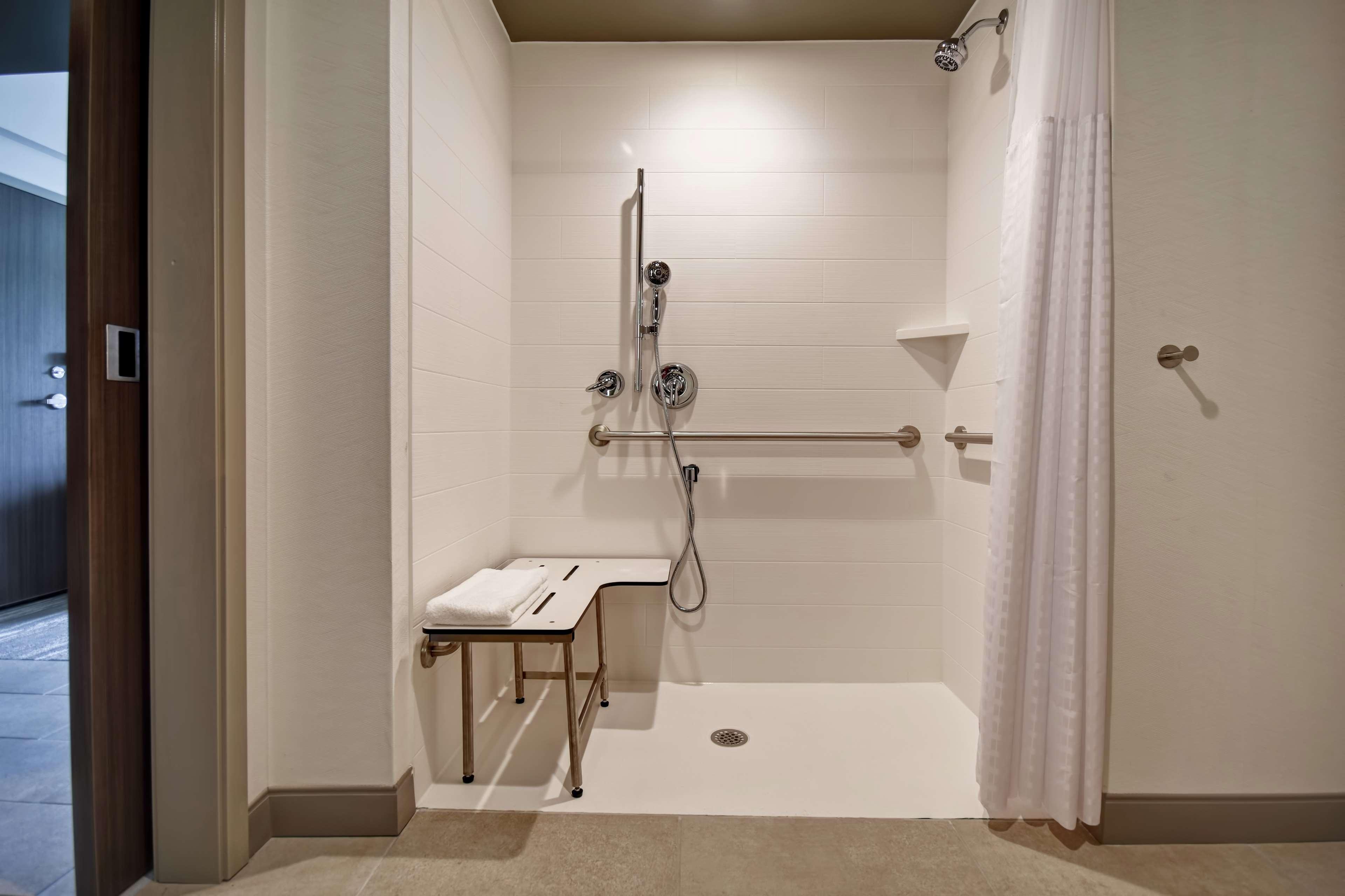 Hilton Garden Inn Lansing West Екстер'єр фото