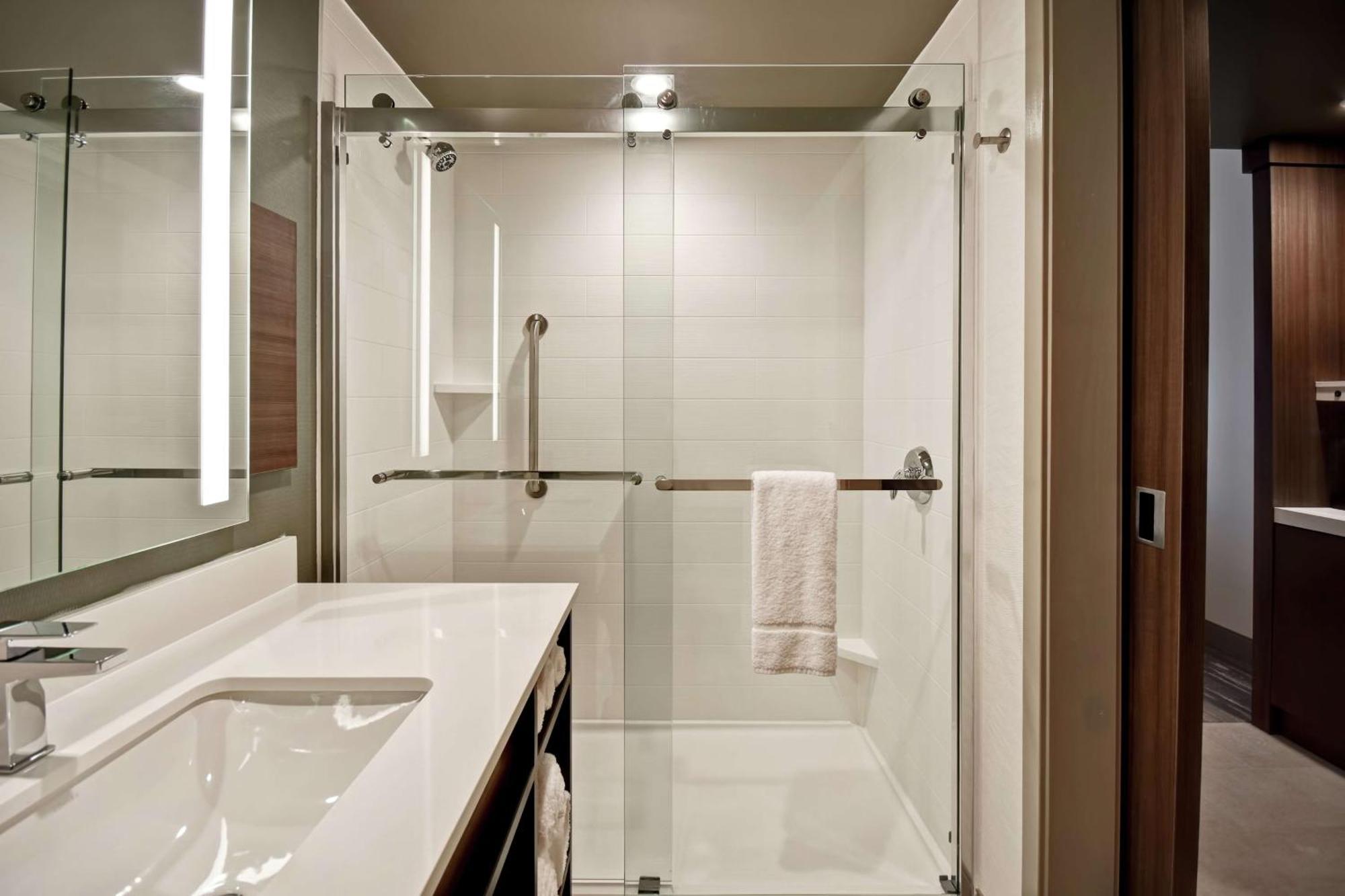 Hilton Garden Inn Lansing West Екстер'єр фото