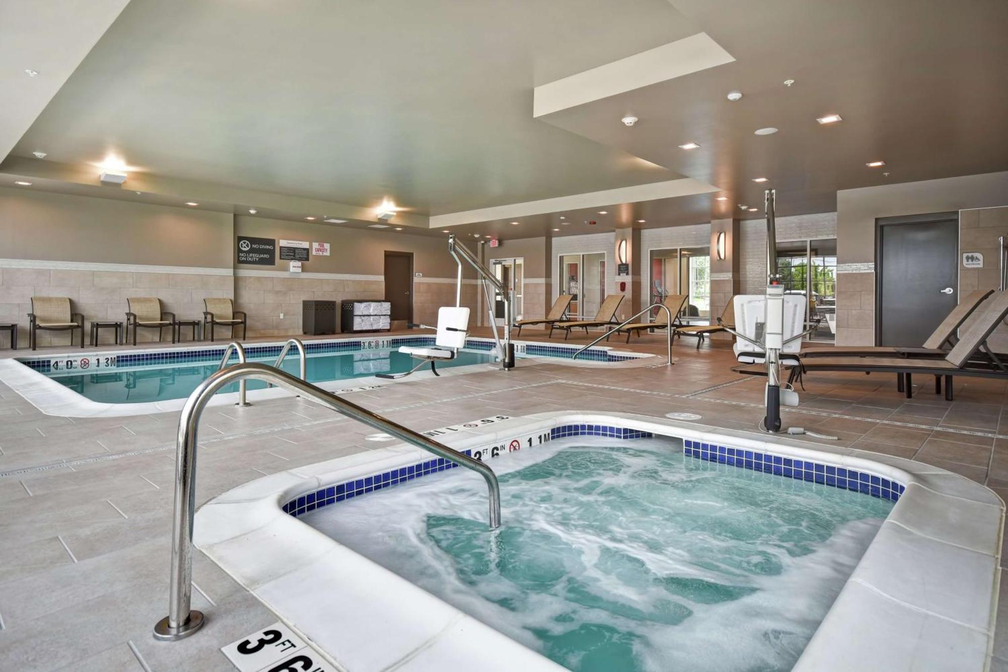 Hilton Garden Inn Lansing West Екстер'єр фото