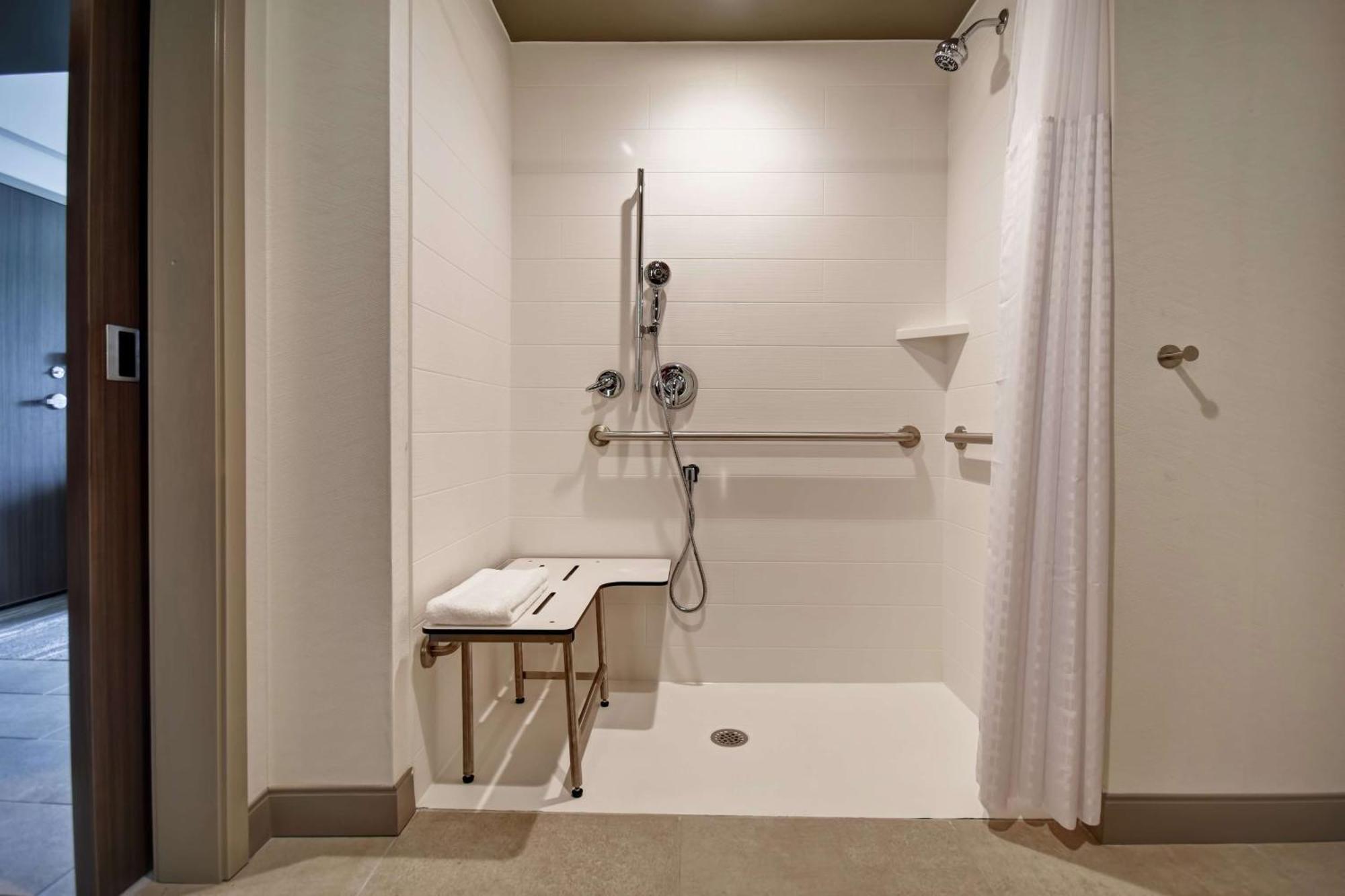 Hilton Garden Inn Lansing West Екстер'єр фото