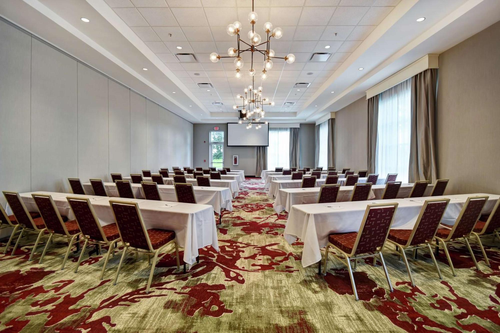 Hilton Garden Inn Lansing West Екстер'єр фото