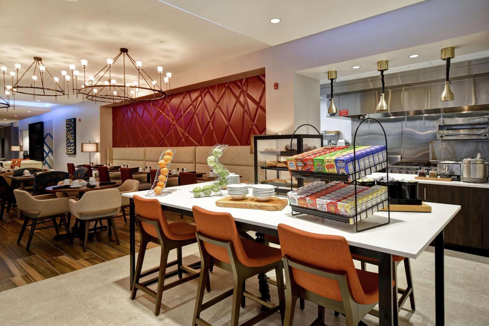 Hilton Garden Inn Lansing West Екстер'єр фото